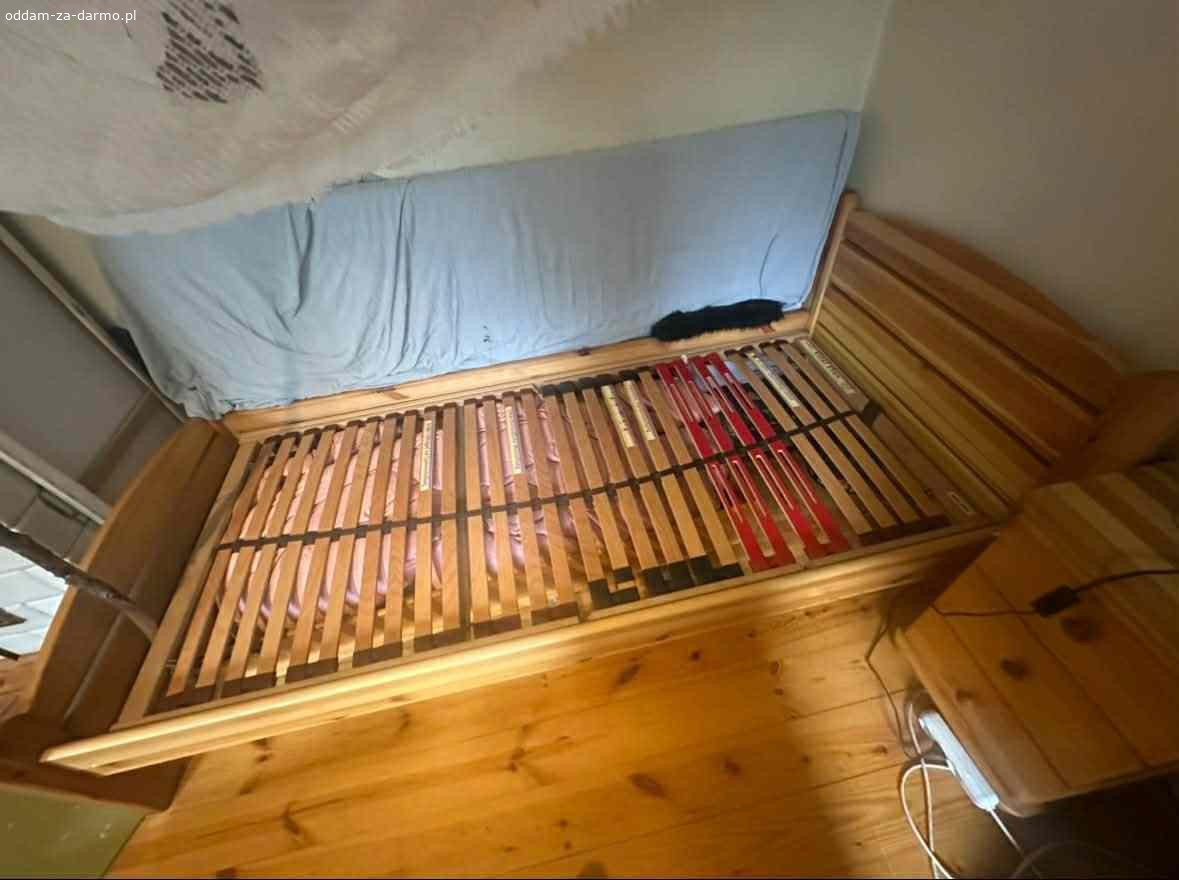 Łóżko sosnowe ze stelażem i materacem oddam