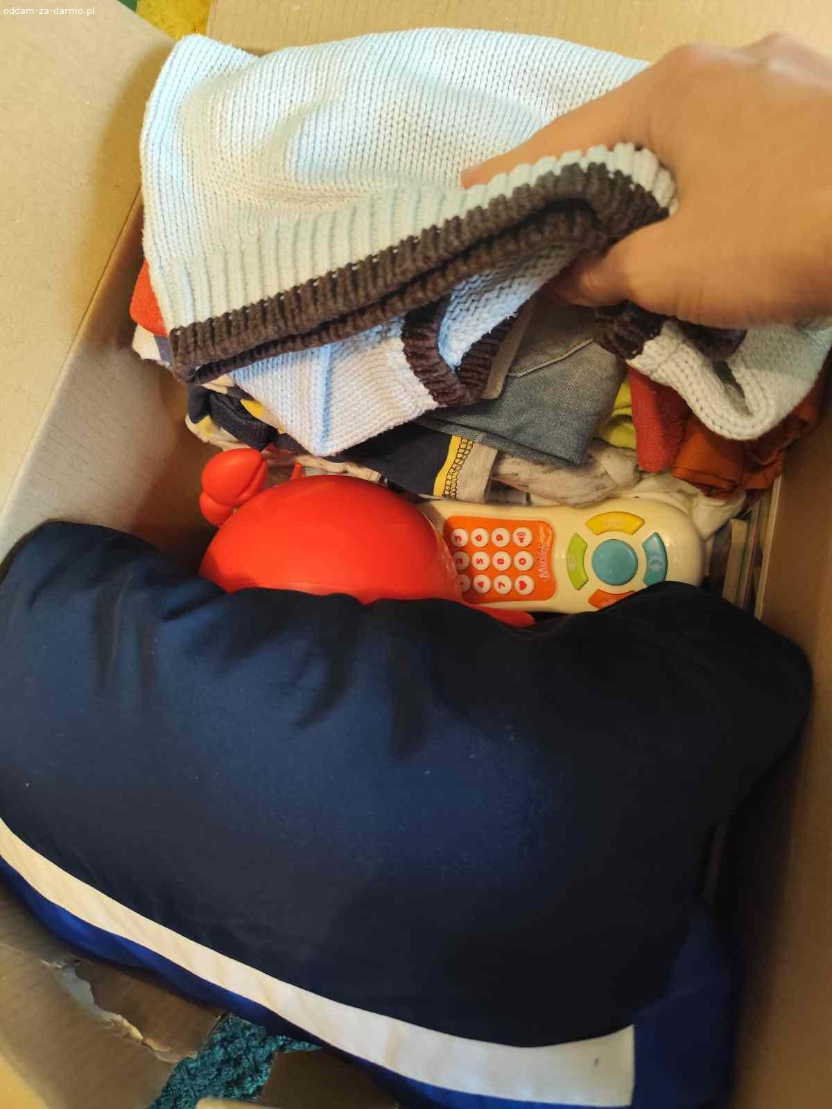 Oddam karton z rzeczami dla chłopca ciuszki 68-86, zabawki