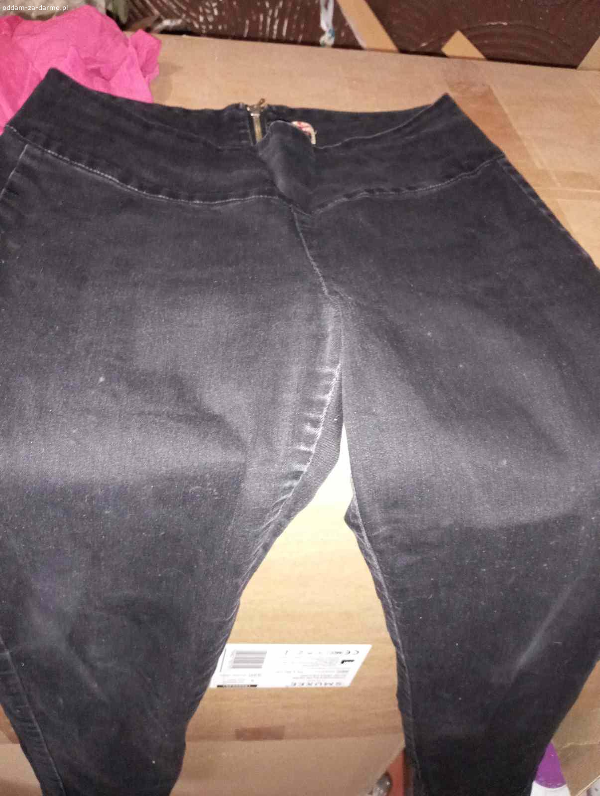 Oddam ubrania pudło m L roz40