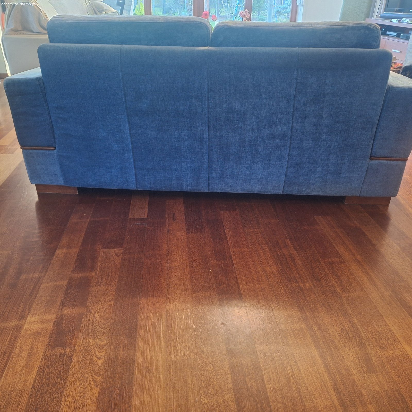 oddam używaną sofę. nowoczesna używana, welurowa sofa z funkcją spania, wymiary 90x190