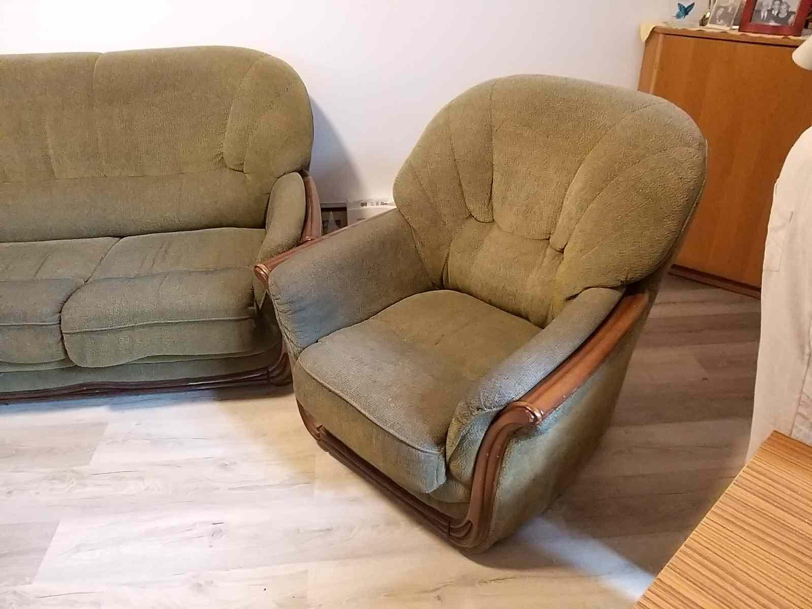 Oddam za darmo zestaw mebli kanapotapczan i dwa fotele