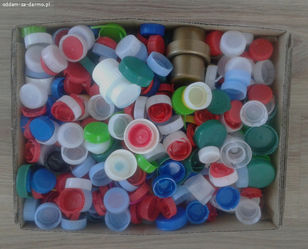 Plastikowe nakrętki.
