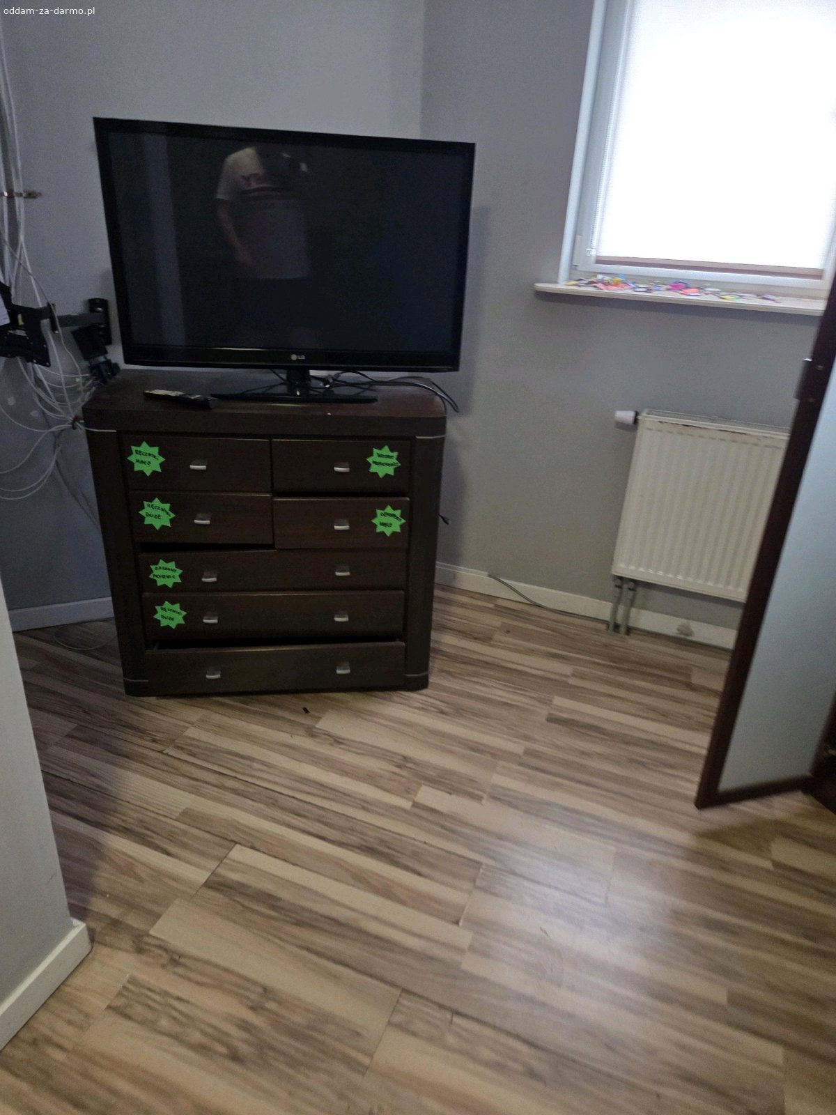 ? WYPOSAŻENIE HOSTELU ZA DARMO. ? WYPOSAŻENIE HOSTELU ZA DARMO (40+ łóżek, meble, AGD) - Odbiór do soboty!

Oddam za darmo wyposażenie hostelu. Wszystko do zabrania w całości lub w większych partiach.
Co jest do wzięcia:
?️ Łóżka piętrowe: ok. 40 sztuk.?️ Łóżka pojedyncze: kilka sztuk.
? Wyposażenie wspólne: Stoły, krzesła, szafy.
? Sprzęt: Telewizory, lodówki, mikrofale, czajniki.
? Inne: Wiele innych elementów wyposażenia.⚠️

 WARUNKI:Odbiór osobisty i transport we własnym zakresie.
Koniecznie do soboty [Data, np. 09.05]!
? Lokalizacja: Warszawa Wawer
Kto pierwszy, ten lepszy.Zainteresowany? 
Wyślij SMS: ? 604204343