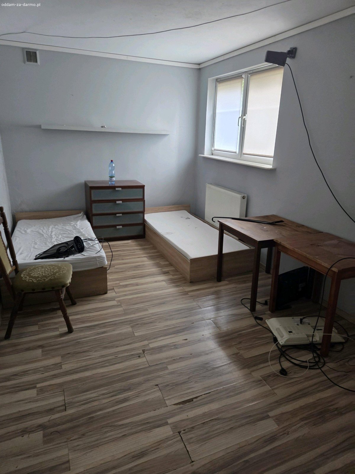 ? WYPOSAŻENIE HOSTELU ZA DARMO. ? WYPOSAŻENIE HOSTELU ZA DARMO (40+ łóżek, meble, AGD) - Odbiór do soboty!

Oddam za darmo wyposażenie hostelu. Wszystko do zabrania w całości lub w większych partiach.
Co jest do wzięcia:
?️ Łóżka piętrowe: ok. 40 sztuk.?️ Łóżka pojedyncze: kilka sztuk.
? Wyposażenie wspólne: Stoły, krzesła, szafy.
? Sprzęt: Telewizory, lodówki, mikrofale, czajniki.
? Inne: Wiele innych elementów wyposażenia.⚠️

 WARUNKI:Odbiór osobisty i transport we własnym zakresie.
Koniecznie do soboty [Data, np. 09.05]!
? Lokalizacja: Warszawa Wawer
Kto pierwszy, ten lepszy.Zainteresowany? 
Wyślij SMS: ? 604204343